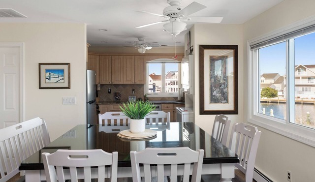 Shorely Waterfront XL 2nd FL 2/3BR 2.5bth Fenced backyard w Jacuzzi Dock Kayaks in Seaside Heights