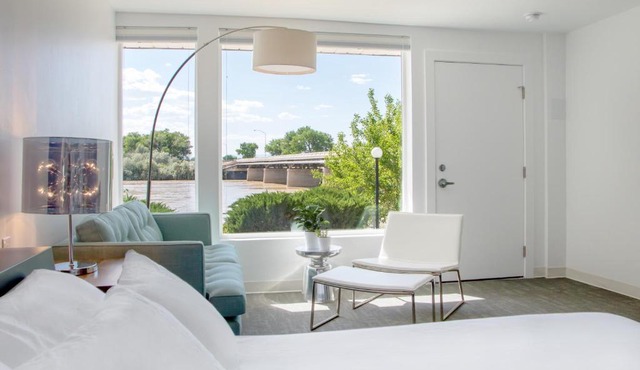 Skyfall Guestrooms in Green River