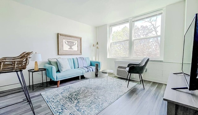 Sleepover | Lavish 1BD/1BA + Gym Cincinnati in Cincinnati