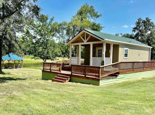 Small Home near Lake Fork with Stocked Pond in Emory