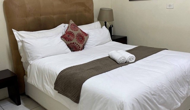 South African home away from home - minutes away from beaches! in Berea