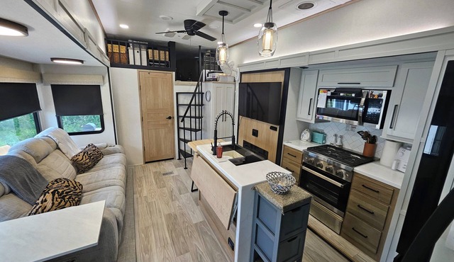 Spacious 2025 Destination RV Sleeps 9 in Lorena
