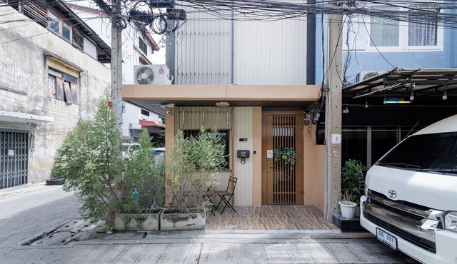 Spacious 3BR Townhouse by Icon Siam – Near River & Pier, Family Stay for 6 in Bangkok