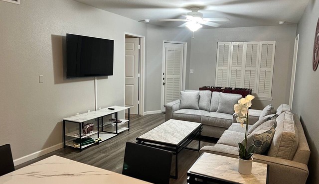 Spacious 4-bedroom in College Station, less than 2 miles from Kyle Field. in College Station
