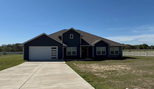 Spacious 4-bedroom house 5 minutes from Lake Tawakoni in Point