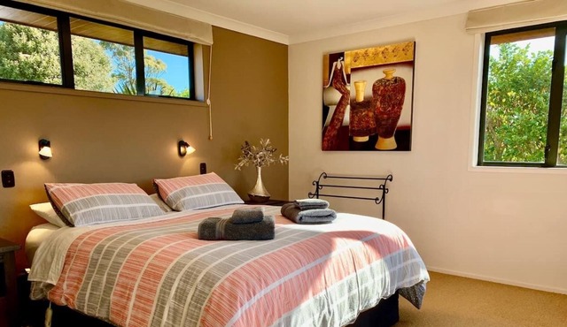 Spacious Double Room Perfect for Couple Getaway in Bombay