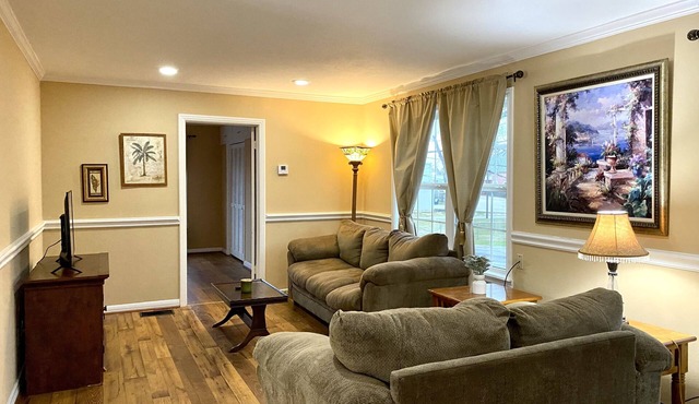 Spacious Garage Apt near downtown Carthage, walking distance to shops & eateries in Carthage