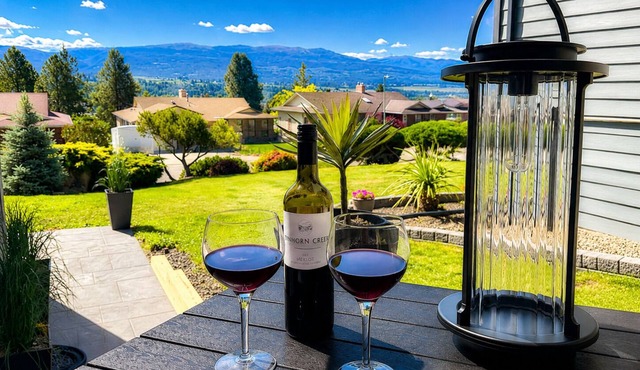 Spacious Modern King Suite Patio BBQ Views in Kelowna