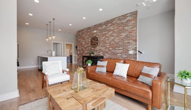 Spacious West End | Rooftop Skyline Retreat in Nashville
