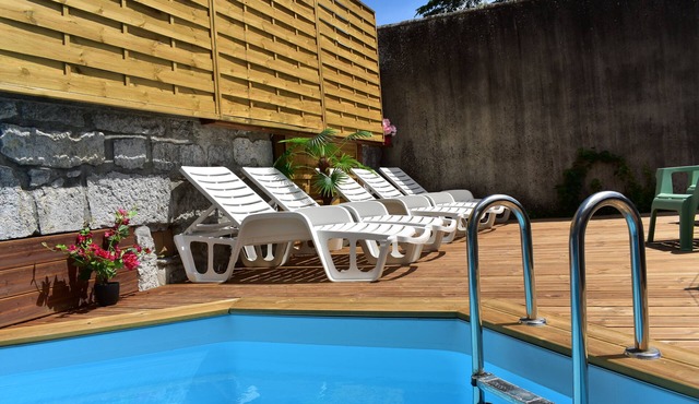 Studio Avec Piscine 10 min à Pied de la Rivière et 5 min du Centre in Ruoms
