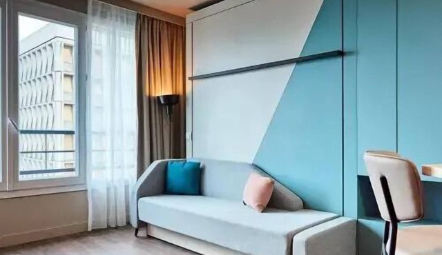 Studio for 2 People in Suresnes