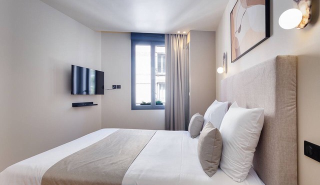 Studio-Superior-Wet room-City view in Boulogne-Billancourt