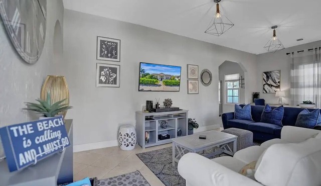 Stunning 2/2 dream beach getaway in Surfside in Surfside