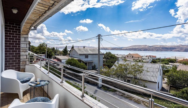 Stunning home in Karlobag with WiFi in Karlobag