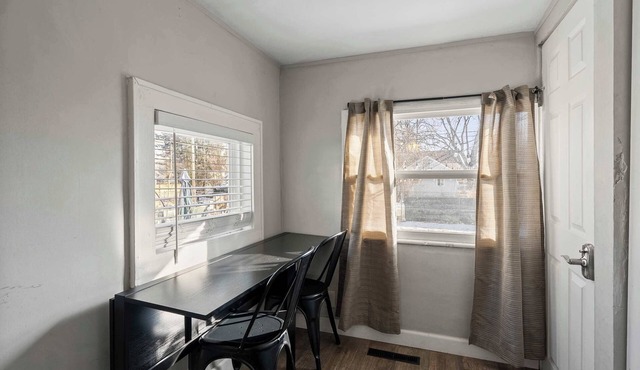 The Cozy Bellows Retreat for 4 in Columbus