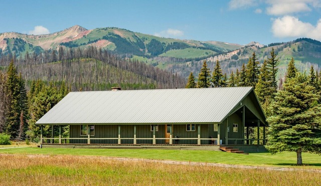 The Hoback Saloon Experience: Where Western Heritage Meets Refined Luxury in Bondurant