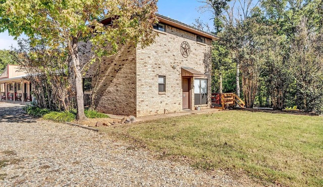The Lodge. Modern comfort at Lake Fork. Full Kitchen. in Wood County