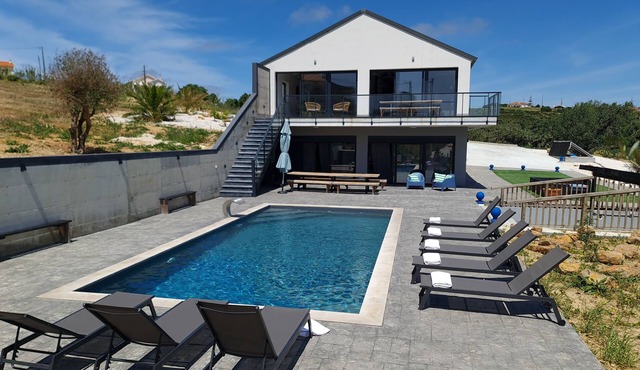 The long Barn Ericeira cascade pool/sunken outdoor lounge, walk to beach (18) in Palhais Santo isidoro