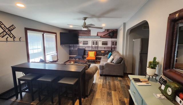 The Railroad Ranch - Station 3 (3 bedrooms) in Youngstown