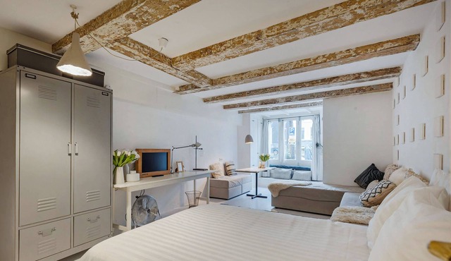 The White Canal Studio in heart of Amsterdam in Amsterdam