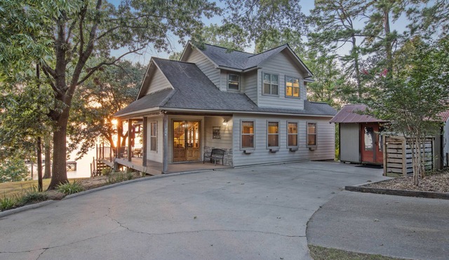 Toledo Bend Lakehouse - Mid Lake Waterfront Home On Main Lake | Amazing Sunsets! in Many
