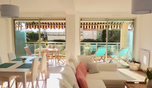 Tranquil, elegant living in Beaulieu sur Mer with car space and air conditioning in Beaulieu-Sur-Mer