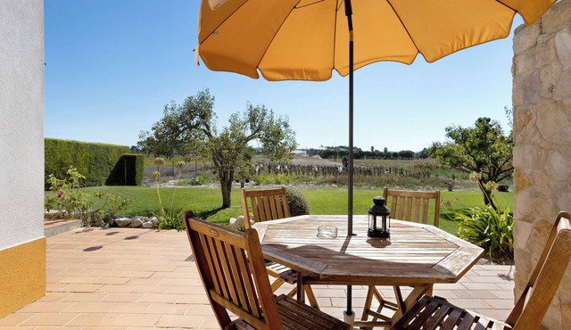 Vacation Home Monte do Tanoeiro - Casa Tonel with Wi-Fi & Garden in Rogil