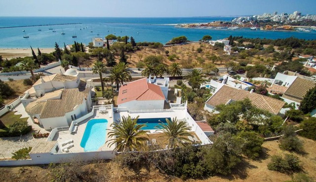 Vale da Canada Villa Sleeps 10 with Pool and Air Con in Ferragudo