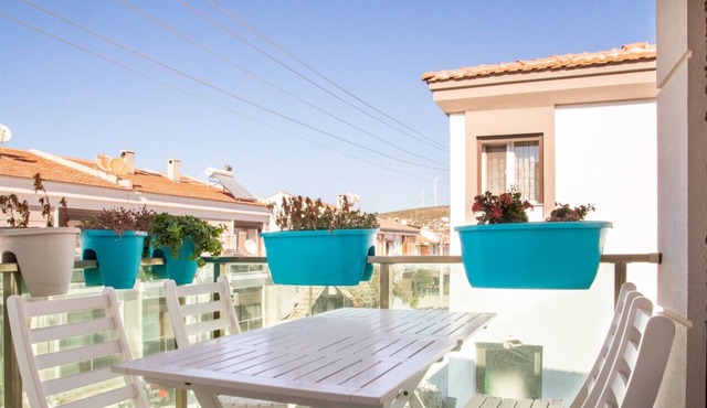 Vibrant and Central Flat near Sea in Cesme in Izmir