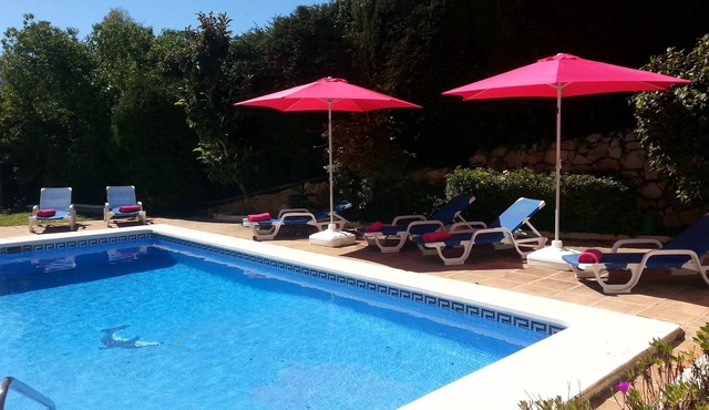 Villa 4 bed/bath with free heated pool ,WiFi and TV Car not essential in Mijas