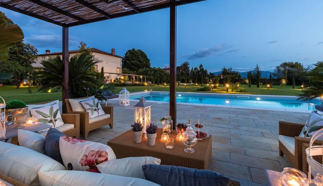 VILLA HUGO, Understated Luxury 5 Bedrooms Villa with Pool and a Welcoming Ambience in Lucca