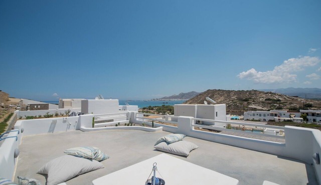 Villa Luna Bianca is designed with total relaxation in mind and 5 minutes by car to Naxos Town. in Naxos