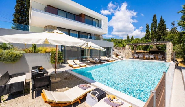 Villa Seren - Five Bedroom Villa, Sleeps 10 in Kanali