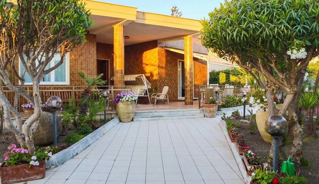 Vintage Style Beautiful Villa on Promenade of Agrigento (City of Temples) in San Leone (Agrigento)
