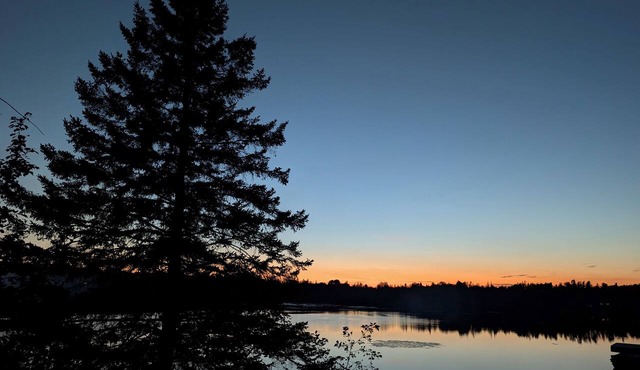 Waterfront Cottage - Sleeps 15 - West Sunset Views - Stargazing in Bancroft