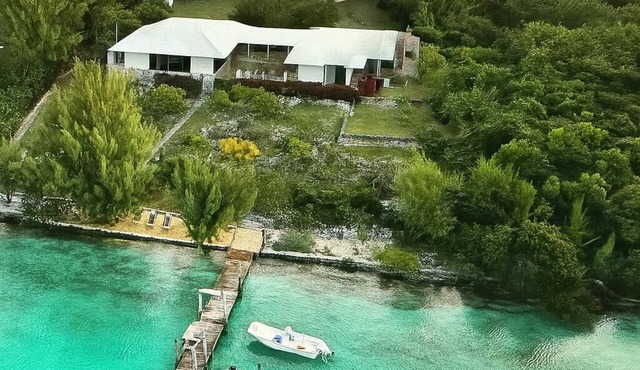 Waterfront home on the bay in secluded Whale Point! Private Dock! in Whale Point