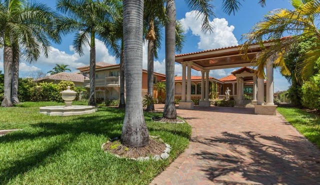 Waterfront Villa on Protected Cove in Miami Beach