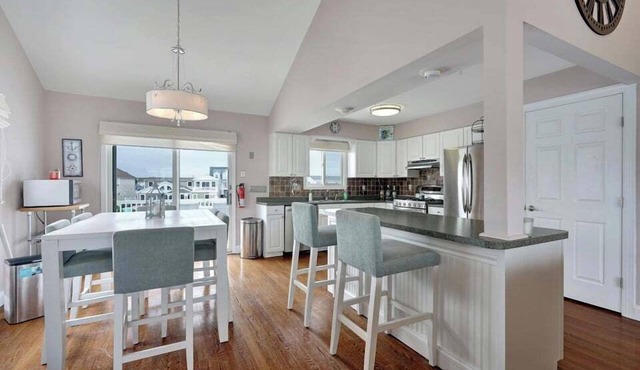 Welcome to Paradise Peninsula! Custom Waterfront in Barnegat with PRIVATE POOL! Sleeps 14! in Barnegat