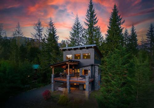 Whistler Peak Lodge in Glacier