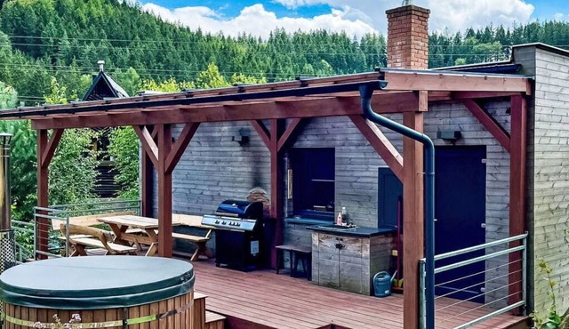 Wonderful private villa with WIFI, hot tub, TV, terrace, pets allowed and panoramic view in Dvůr Králové Nad Labem