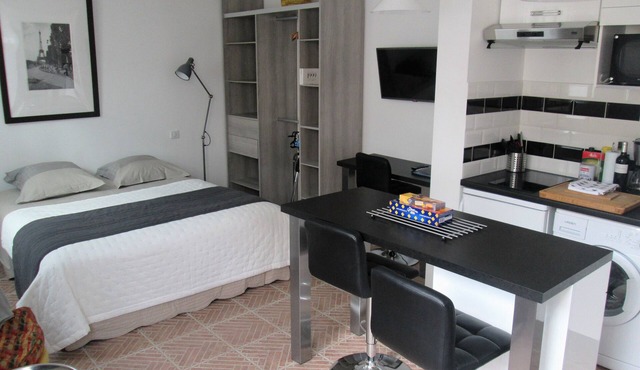 WORKSHOP, independent studio on private courtyard PARIS center 20 minutes by RER A in Maisons-Laffitte