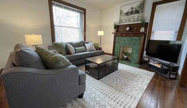 Your Hyde Park Retreat – Pet-Friendly, Walkable, Sleeps 6 in Cincinnati