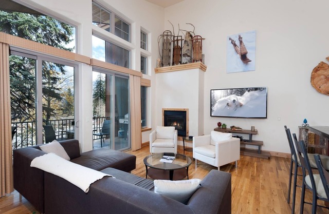 Luxury Townhome - Views - Ski in/Out - End Unit - Fire Pit in Durango