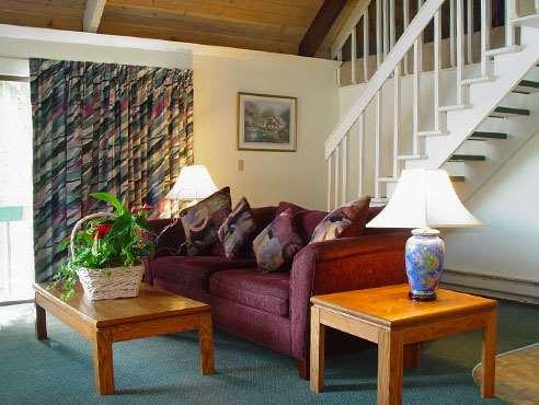 Oyster Bay Inn Suites 
