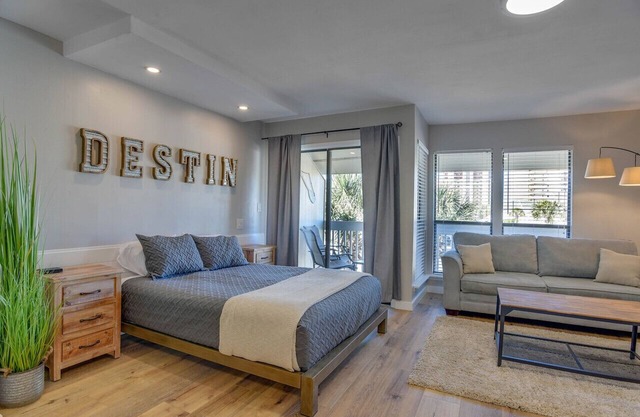 Partial Ocean View @ Sandpiper Cove - Netflix included in Destin