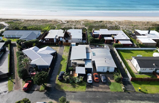 Ruby Bach, Almost Beachfront Omaha, Matakana Coast in Omaha Beach
