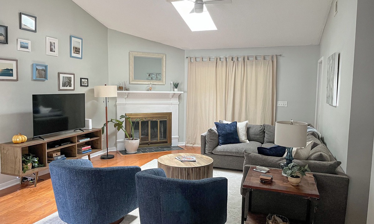 Mount Pleasant House | Comfortable Coastal Cottage minutes from the islands, shops, and downtown!