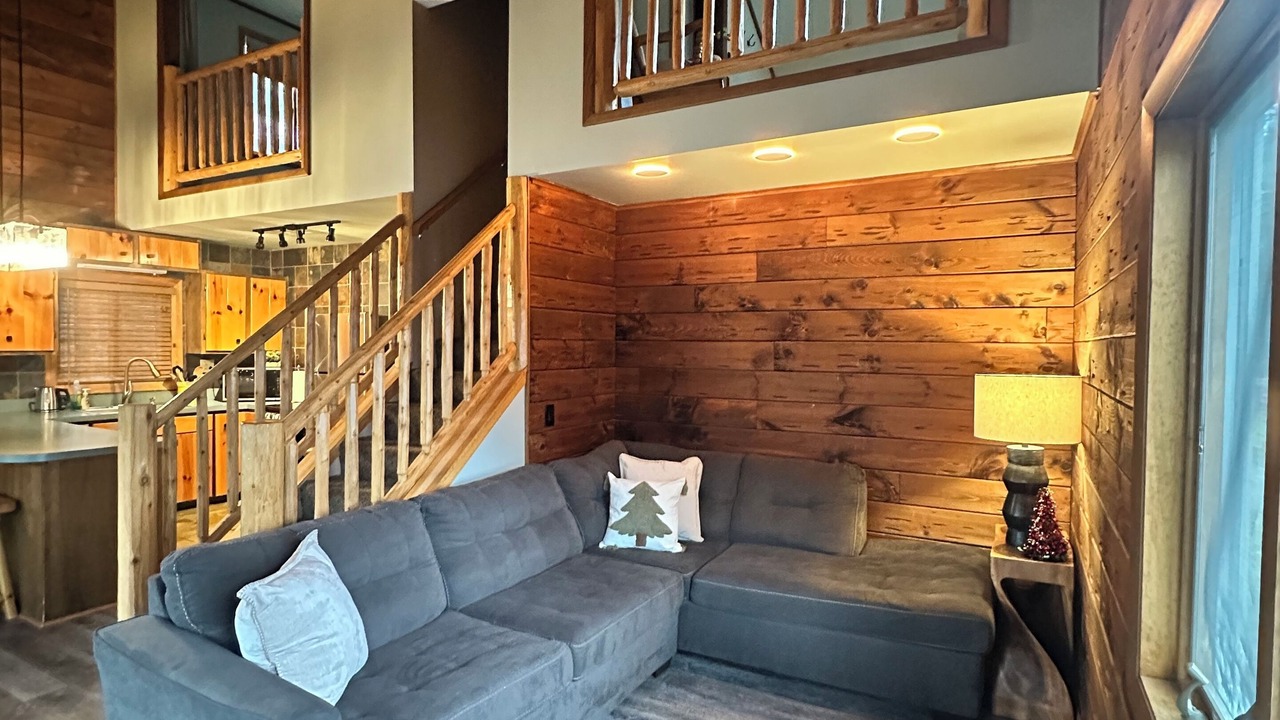 Photo of Livingroom in Lake Arrowhead