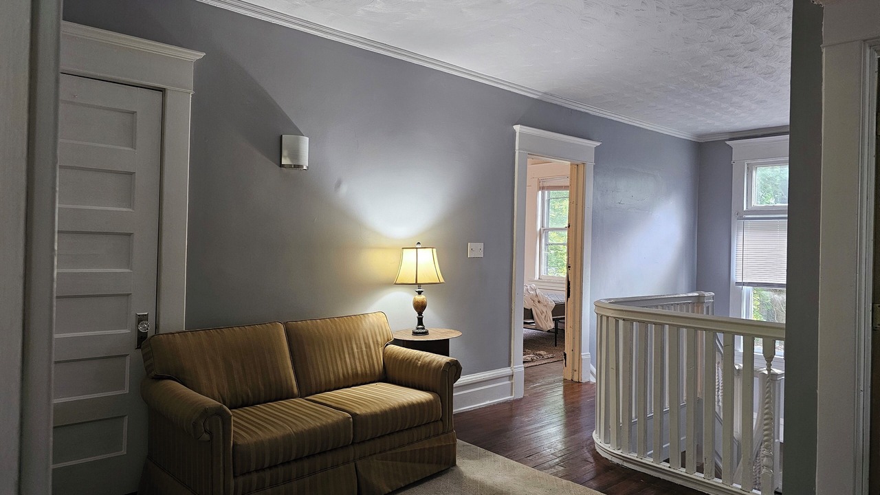 Photo of Livingroom in Youngstown