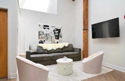 Downtown Nashville Condo | Downtown Music City Loft living! ~Steps to the Ryman and Broadway